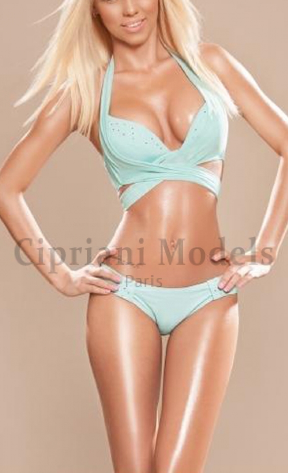 Exclusive Paris escorts model Céline, VIP refined French GFE escort date in Paris Exclusive Paris escorts model Céline, VIP refined French GFE escort date in Paris